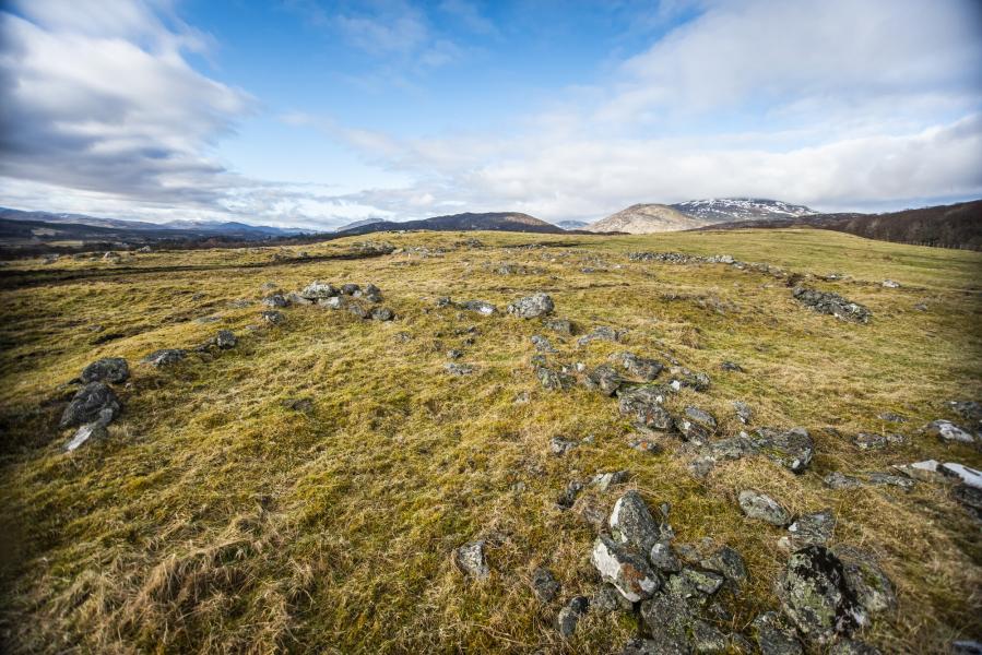 The Easter Raitts site was extensively excavated and documented between 1996 and 2000, with some of the findings dating back to the neolithic age. This settlement formed the basis for the 'Township' at the nearby Highland Folk Museum in Newtonmore.