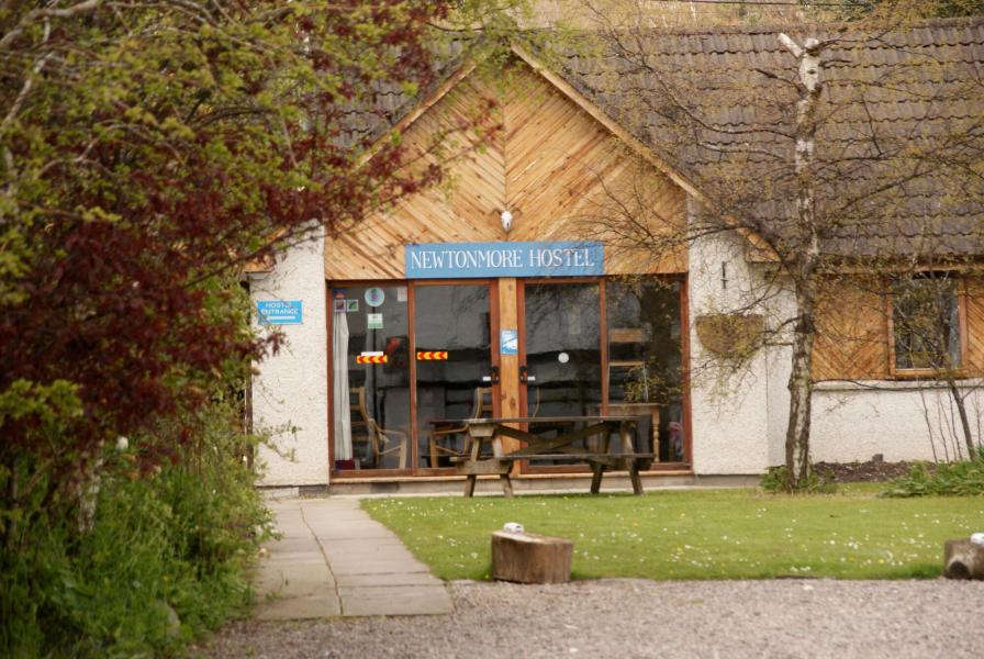 Picture of the entrance to Newtonmore Hostel.