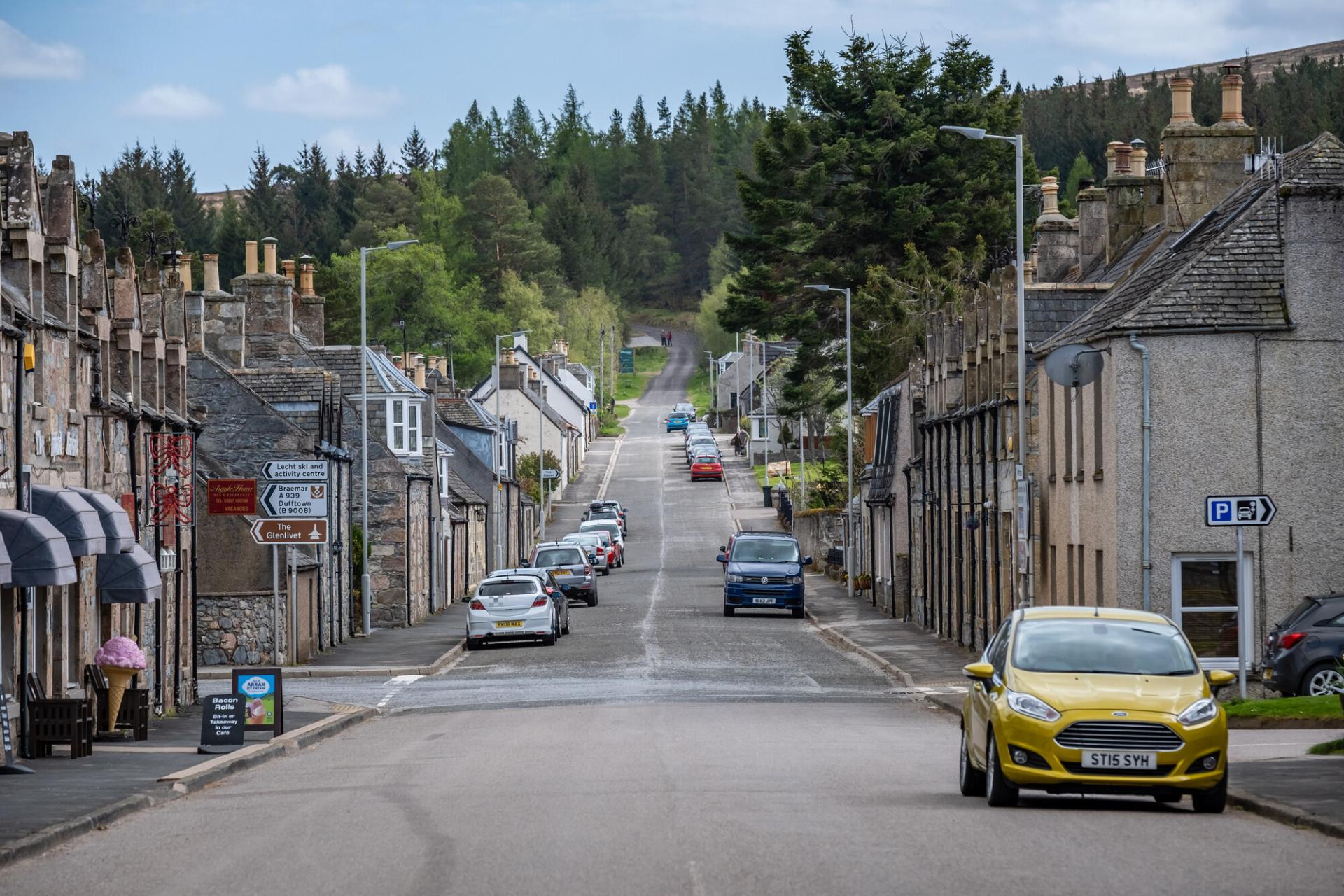 Looking up Tomintoul  high street