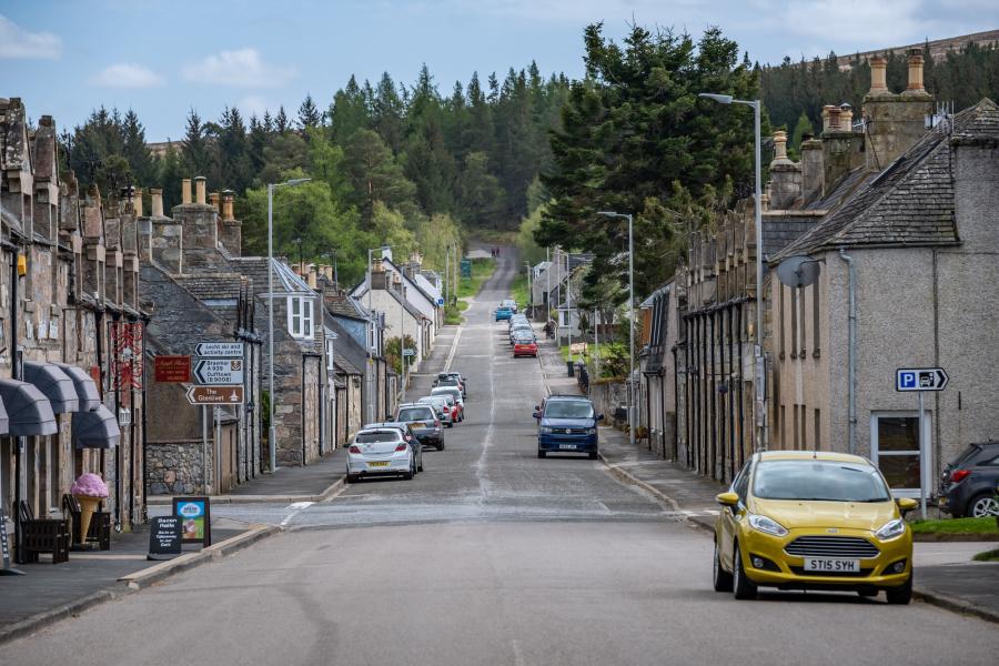 Looking up Tomintoul  high street