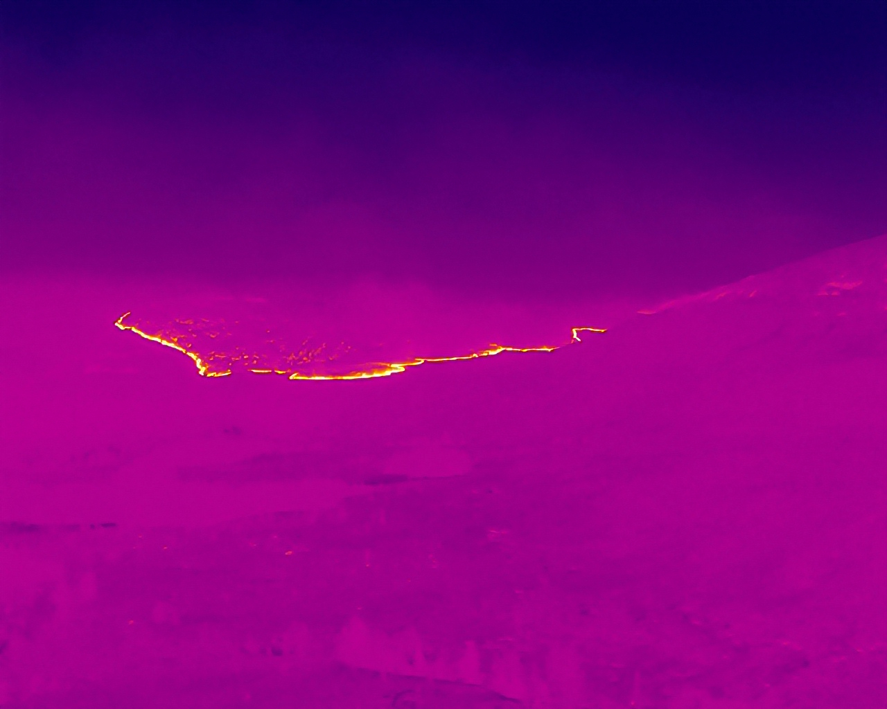 Image showing the spread of wildfire, taken from a thermal drone.